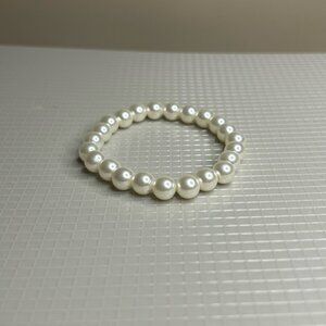 Elegant White Pearl Bracelet